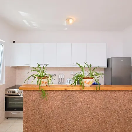 Sea Song Apartment