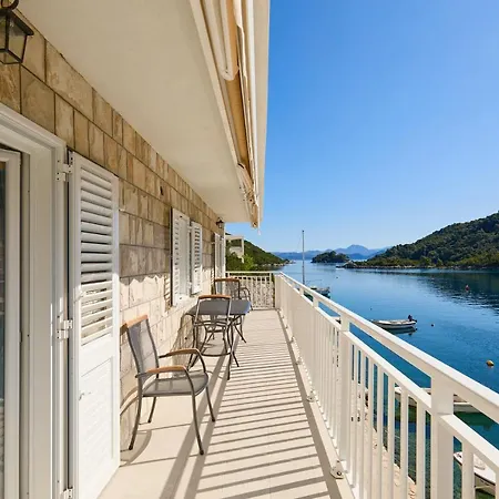 Sea Song Apartment *